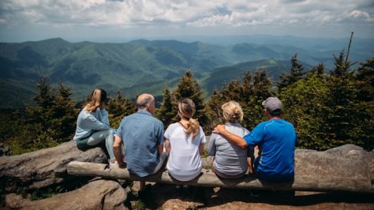 Comment choisir la bonne destination pour des vacances multigénérationnelles