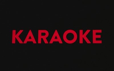 Un logo de karaoké rouge sur fond noir